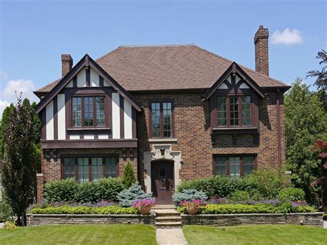 what is a tudor home|characteristics of a tudor house.